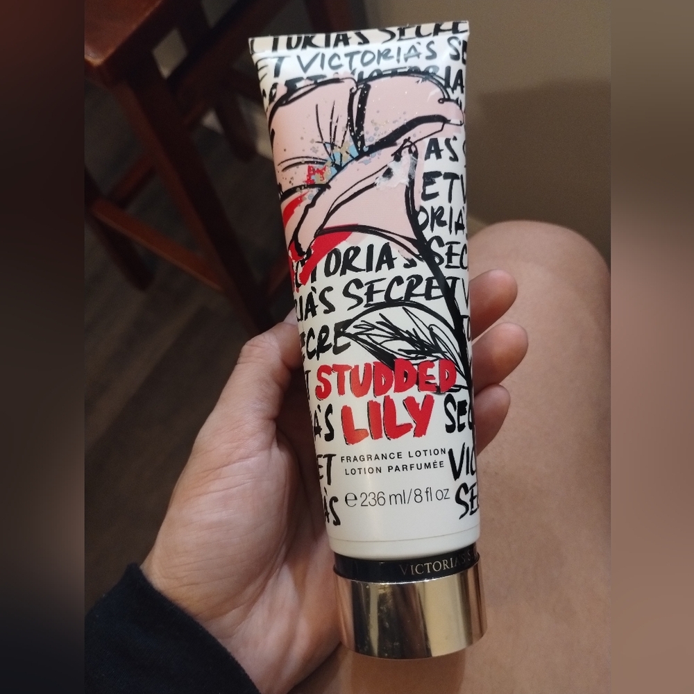 Victoria's Secret Graffiti Style Lily Fragrance Lotion